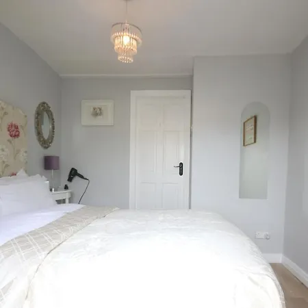 דירה Errismore House