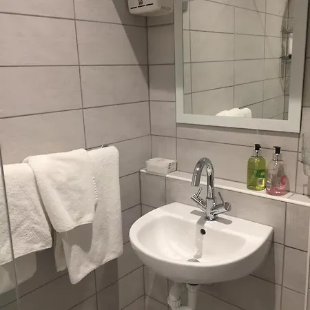 Errismore House Apartamento Clifden